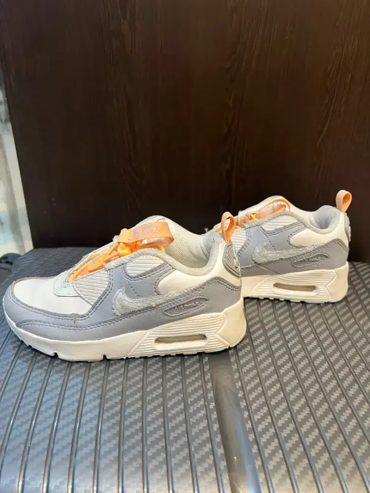 Preloved Sepatu Nike (Beli di Luar Negeri)
