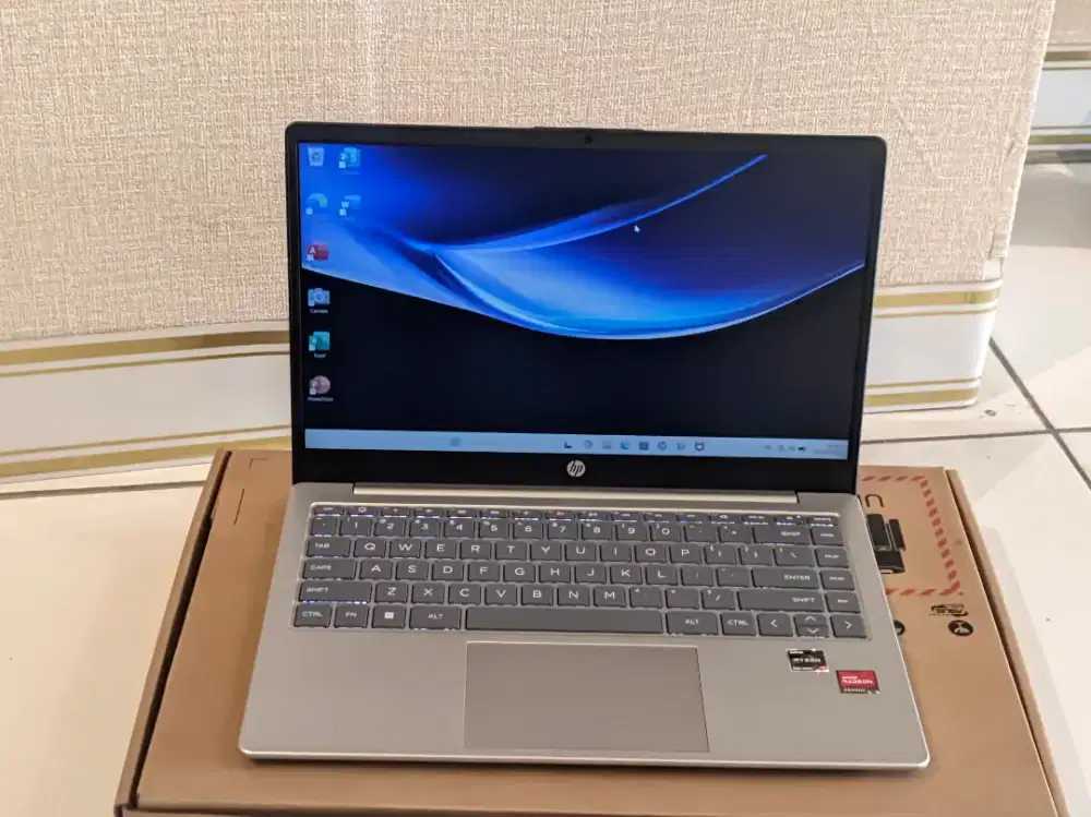 Laptop Hp 14-em0xxx Ryzen 7 7730U Ram 16 GB SSD 512 GB Mulus