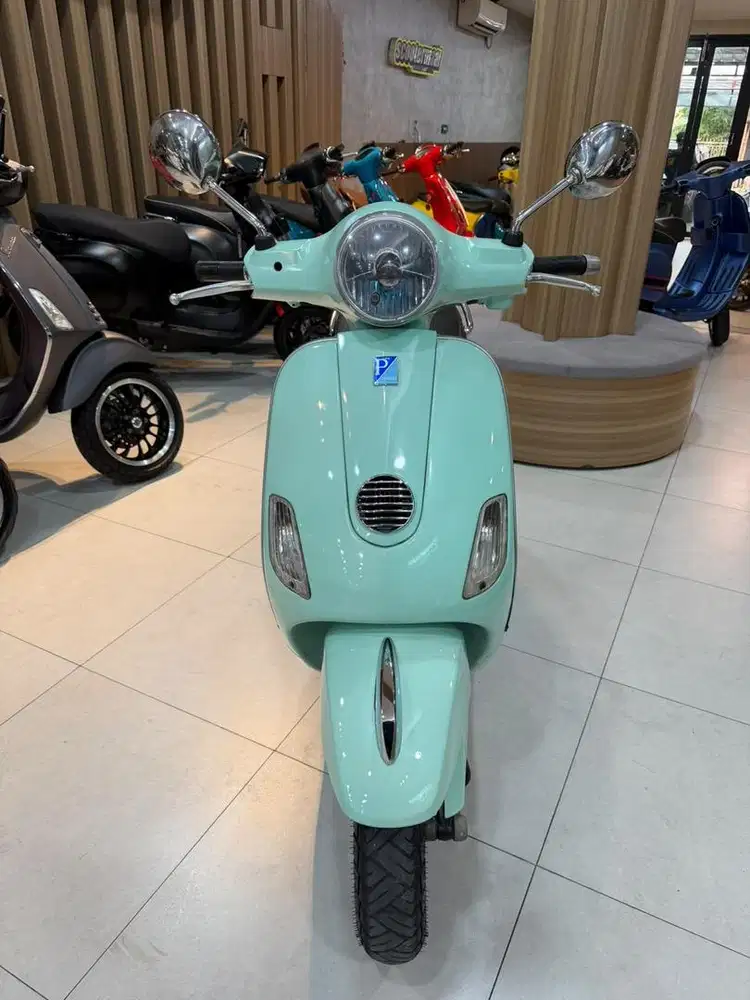 VESPA LX 150 3V 2013 GREEN - TERMURAH