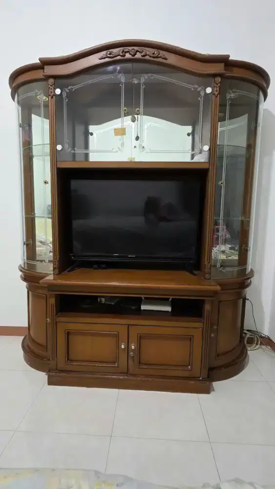 Lemari kayu pintu kaca