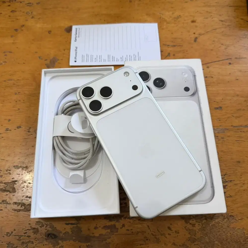 iPhone 17 Pro Max 256GB Silver Garansi iBox 9 Bulan lagi Like New