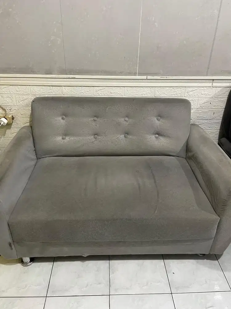 Sofa ruangan sedang
