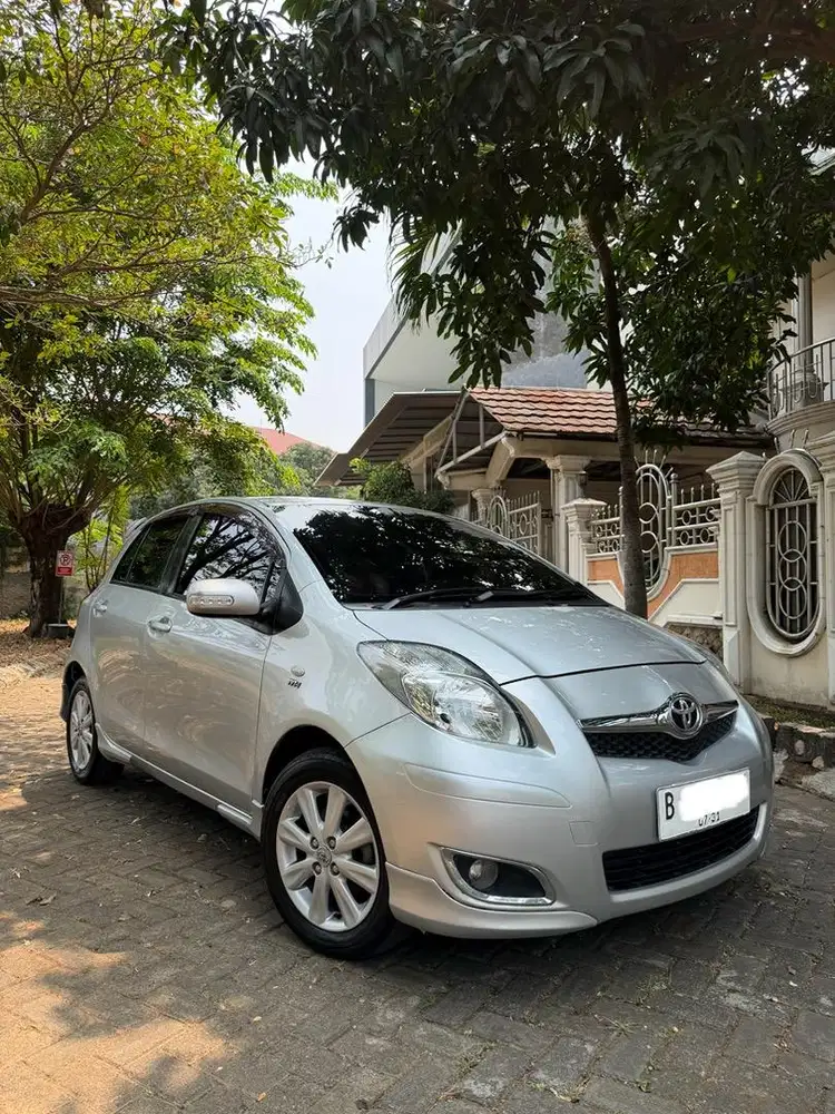 CASH TOYOTA YARIS E MATIC 2011