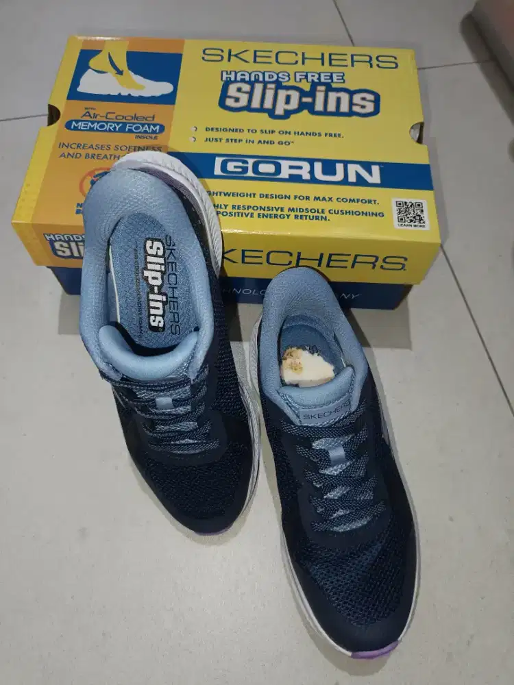 SEPATU SKECHERS WANITA