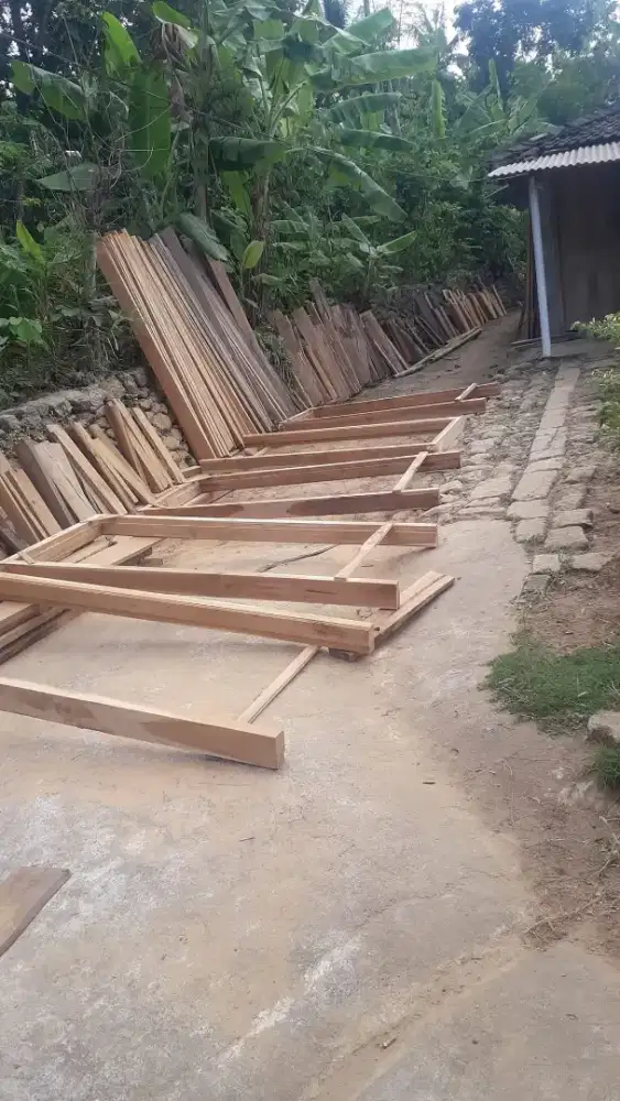 Kusen dan pintu jati