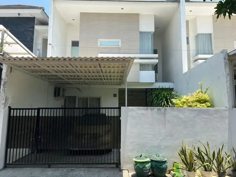 Jual rumah cantik terawat. Lokasi di Semampir dekat merr. Dekat Rungkut. Surabaya