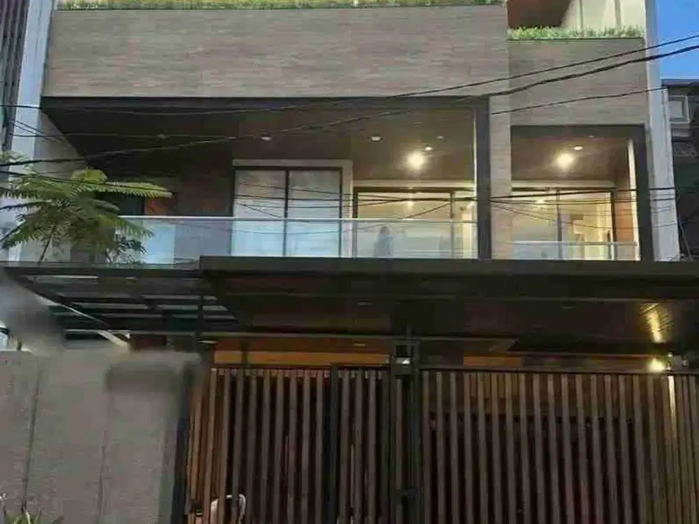 DIJUAL / DISEWAKAN RUMAH 3 LANTAI HIGH CEILING DI CITRA GARDEN 2 JAKARTA BARAT