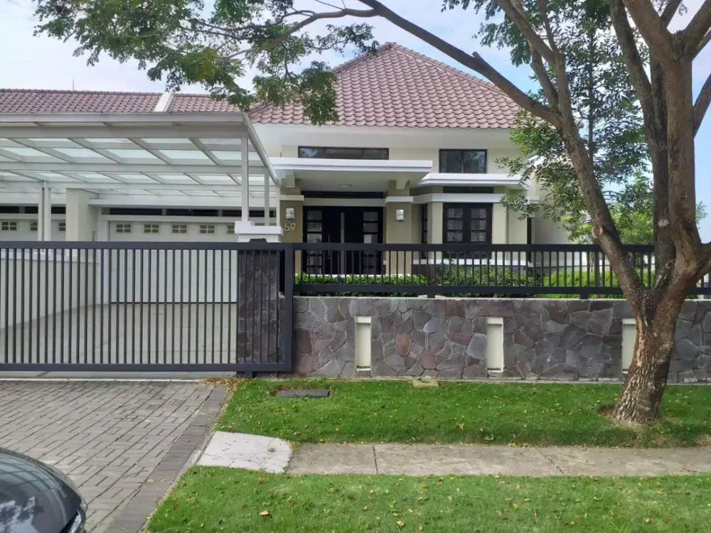 Disewakan Rumah di Jln. Gurumida Kota Baru Parahyangan, Lahan Luas SHM