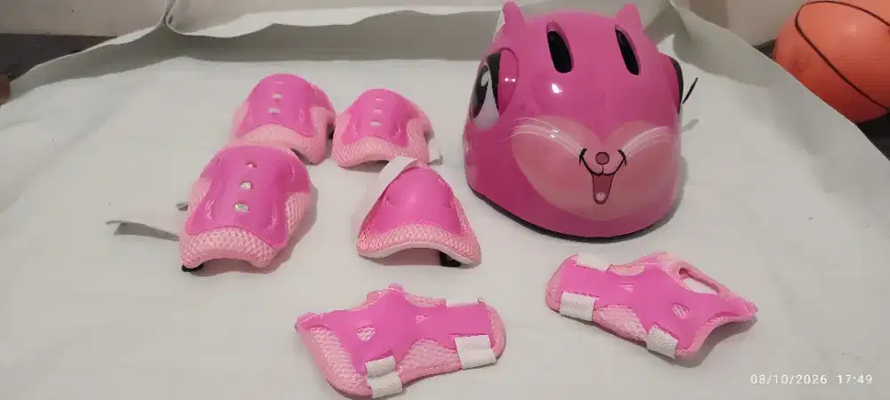 Helm Sepeda/Sepatu roda kelinci