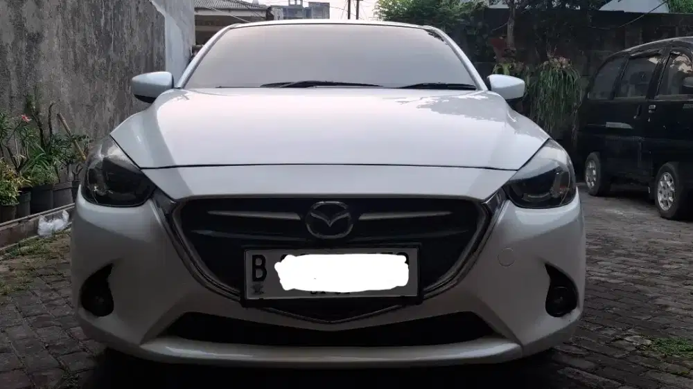 Jual cepat Mazda 2 skyactiv 2016 nik 2015