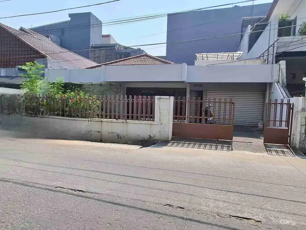 Rumah Luas di duri kepa. jakbar