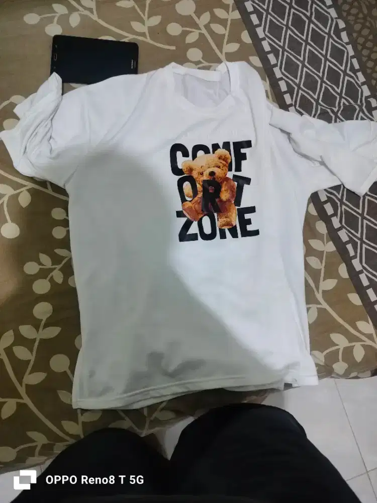 Kaos putih beruang