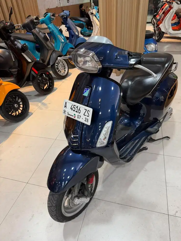 VESPA SPRINT 150 IGET 2017 NAVY - TERMURAH