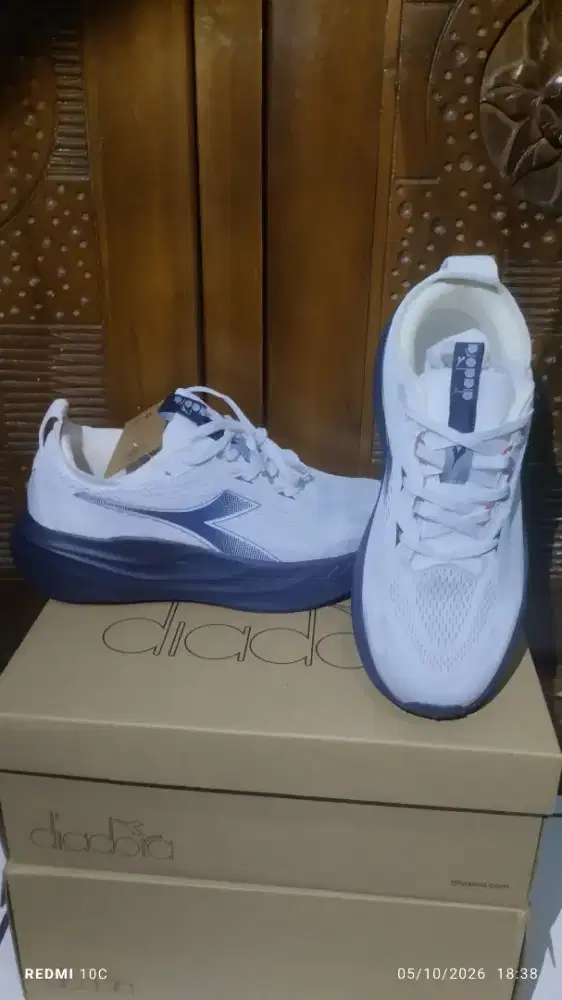Diadora Simone size 43 (27,5)