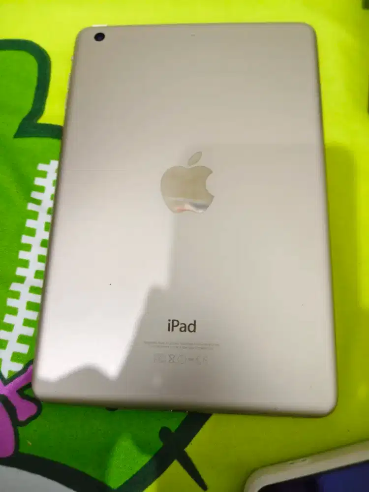 Ipad mini 3 aple (second hand)