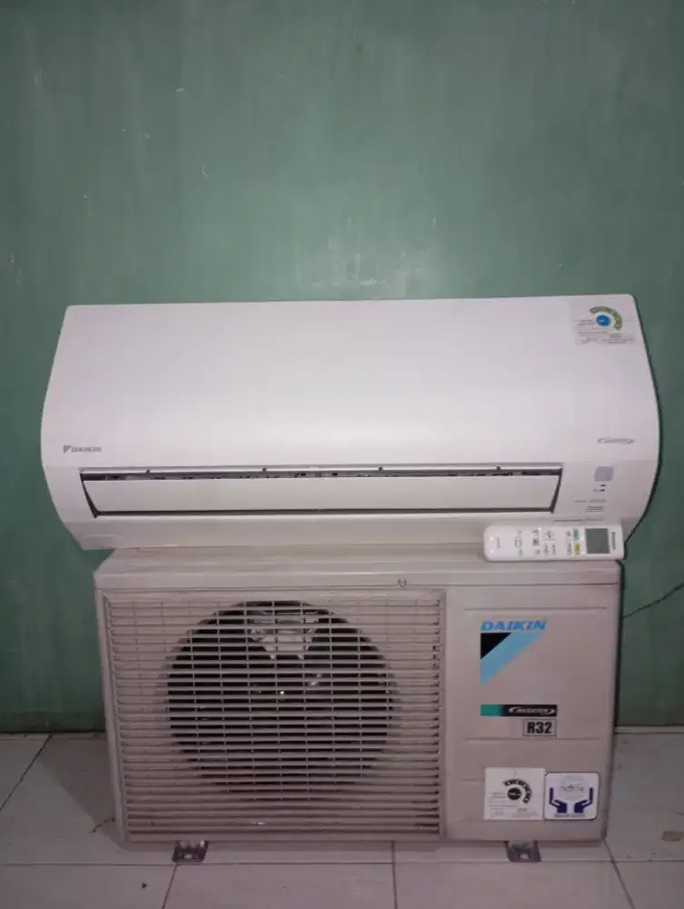 Dijual AC Daikin  inverter 1/2 PK r32