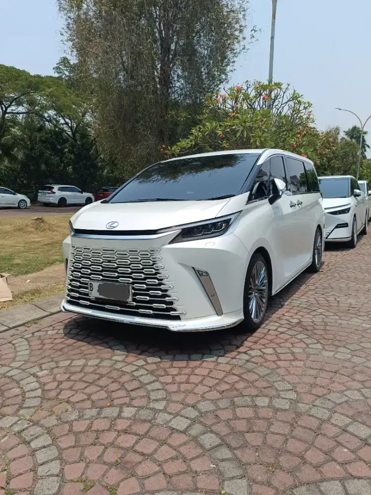 Cash!! Lexus Lm350h Lm350 Hybird 7 seat  2024