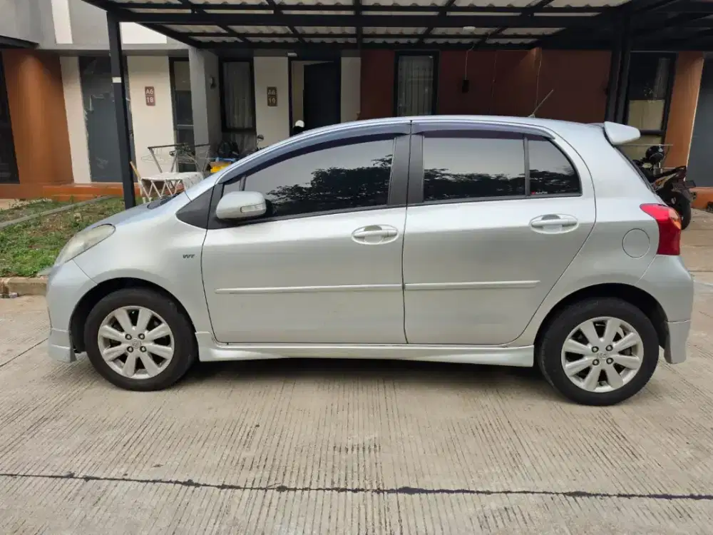 Yaris S limited at 2012 keyles