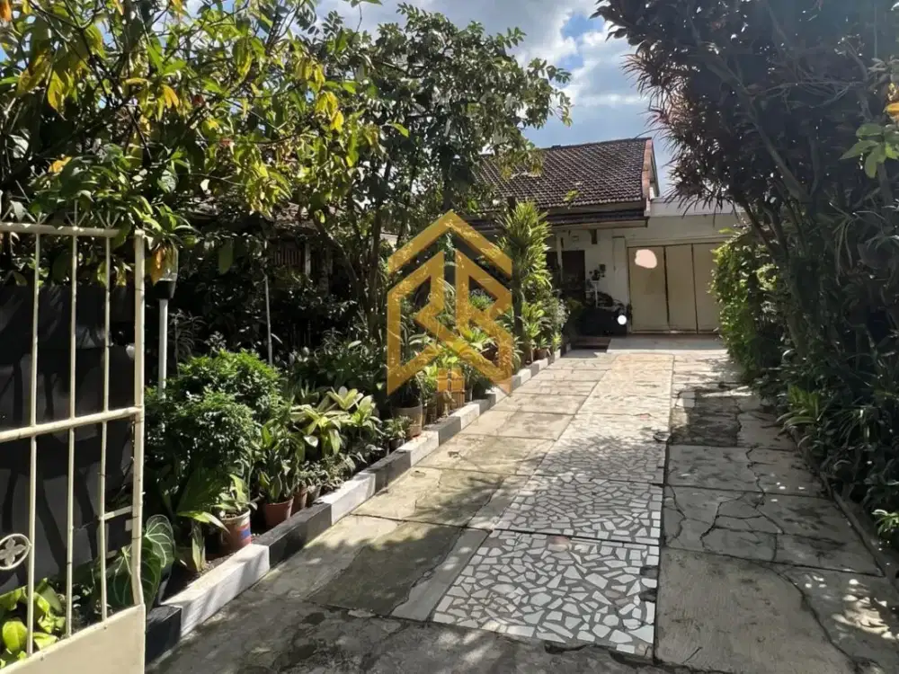 DIJUAL RUMAH HITUNG TANAH DI MAINROAD DAGO BANDUNG Sangat Strategis Harga Nego