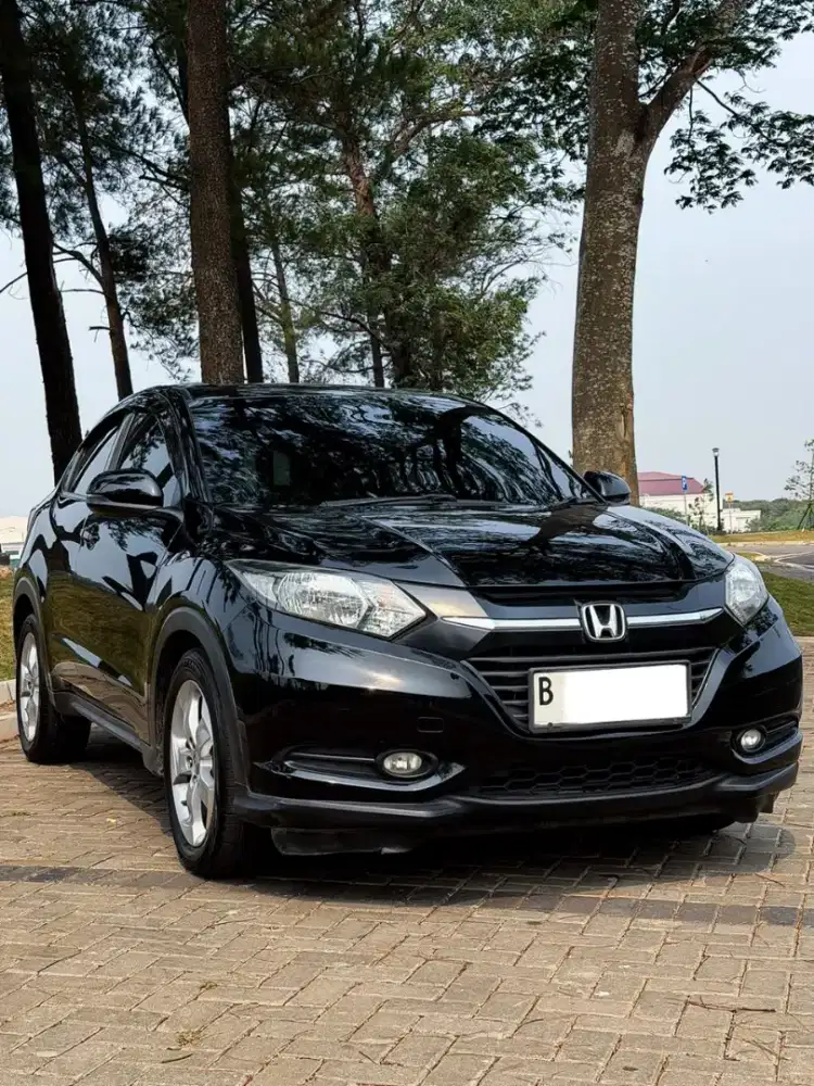 HR-V type S matic Hitam kondisi istimewa