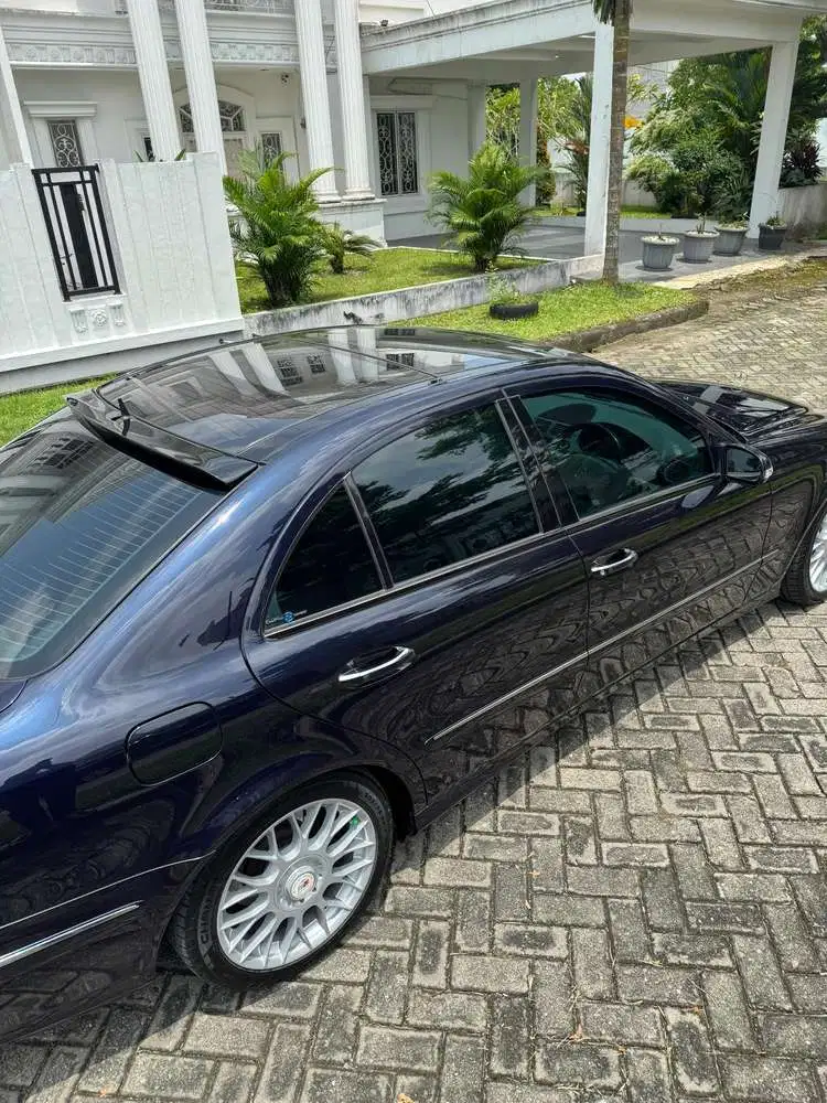 Mercedes-Benz E240 2005 Bensin