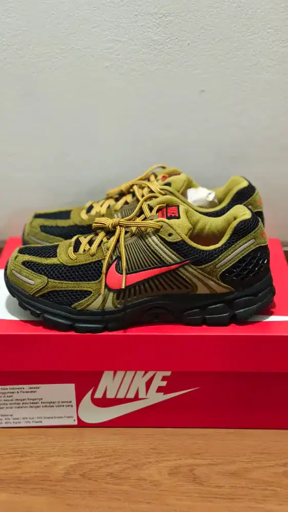Nike Vomero 5 Sz 41