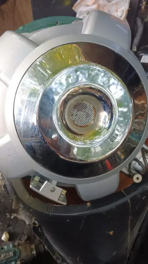 Speaker mobil ukuran 12 inci