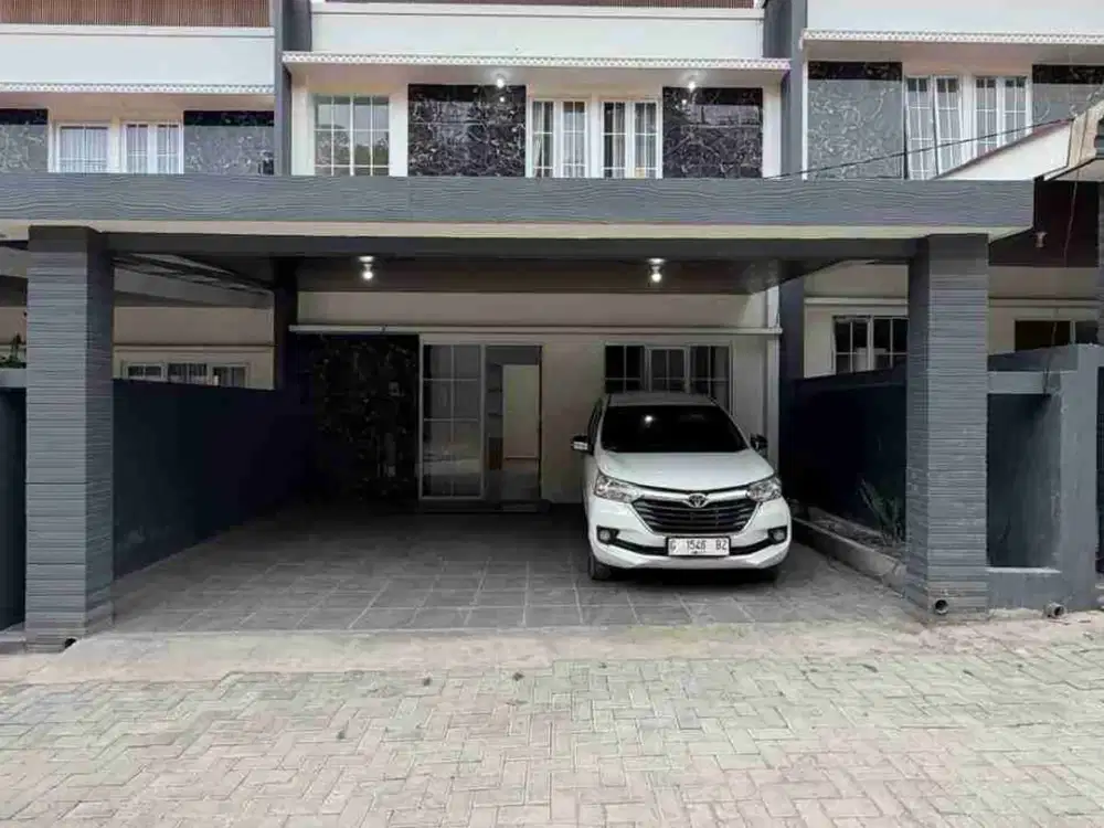 RUMAH MEWAH KONTEMPORER FURNISHED 2 LANTAI DALAM PERUMAHAN DI JALAN KALIURANG KM 13