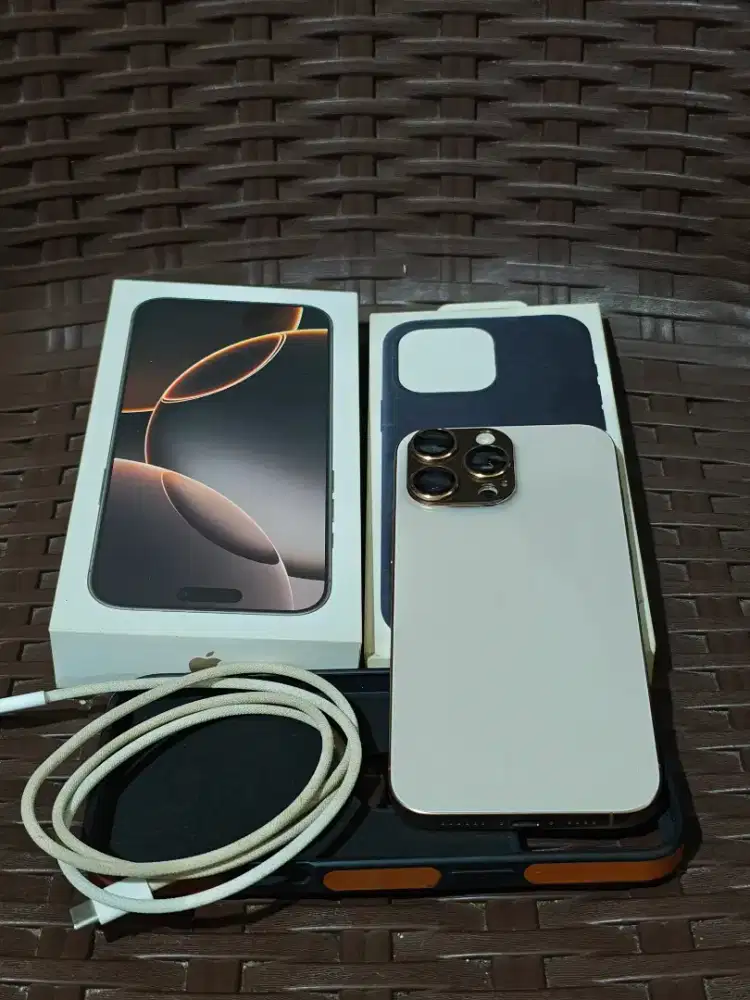 Iphone 16 pro max desert titanium