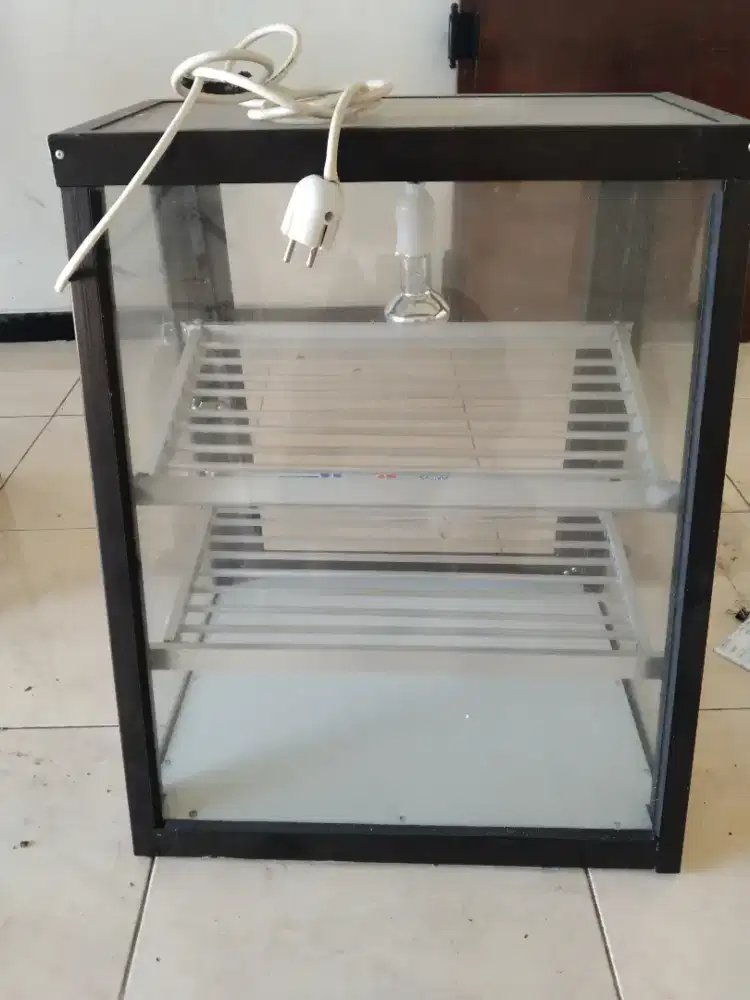 Jual Cepat Etalase Kaca