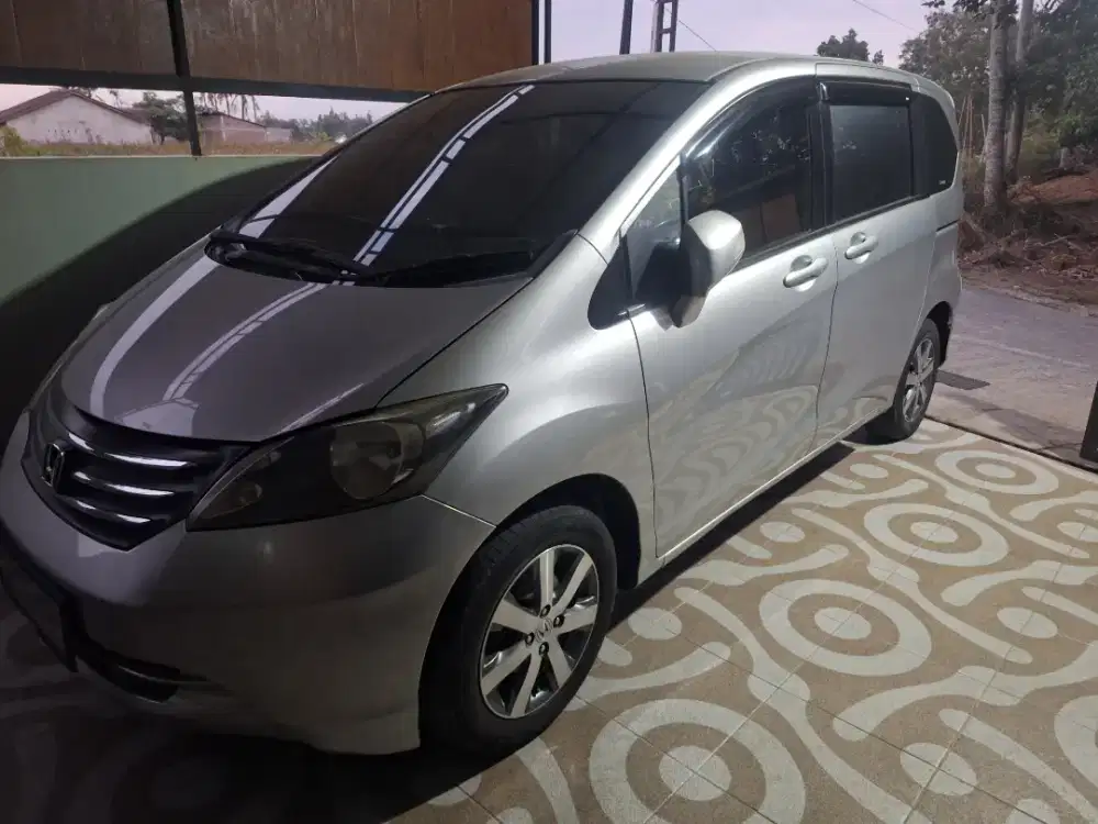 DIJUAL HONDA FREED PSD 2011