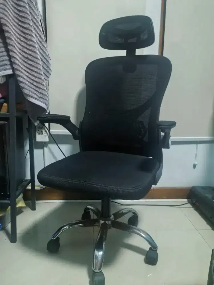 Kursi kantor merk deli