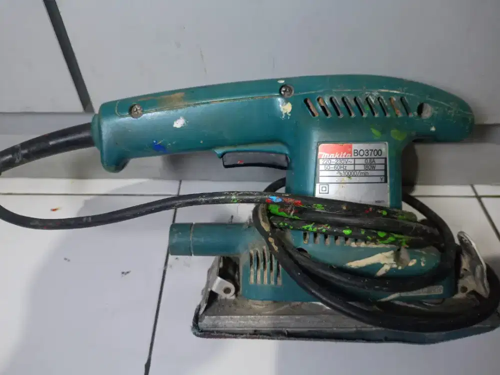 Mesin amplas makita