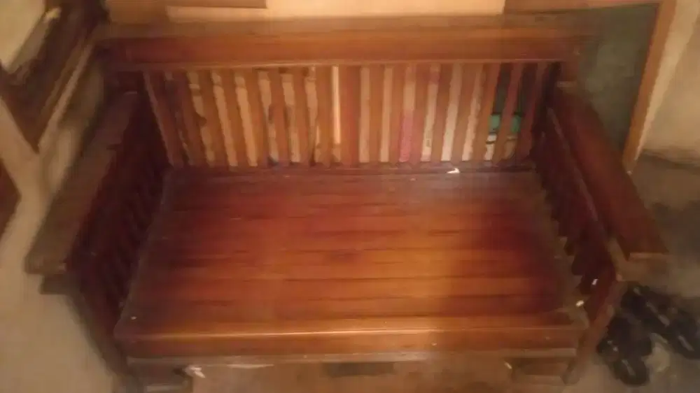 Kursi lesehan kayu