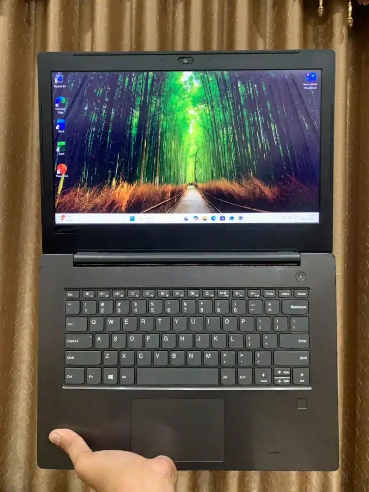 Laptop Lenovo V330