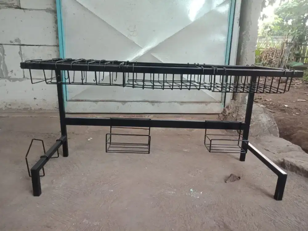RAK PIRING di atas wastafel