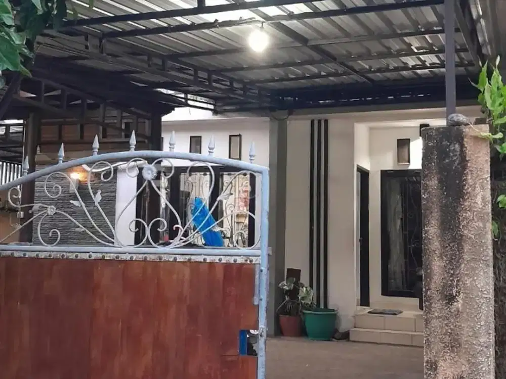 Rumah 2 Lantai di Renon