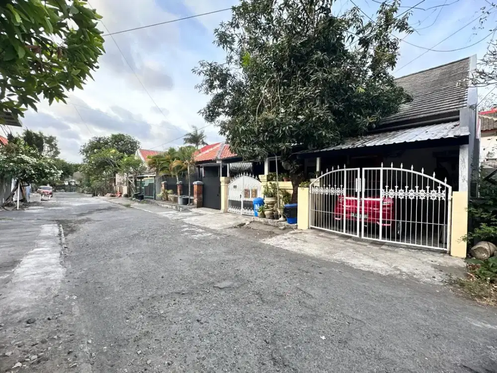 Disewakan - Rumah Strategis di Taman Griya, Jimbaran