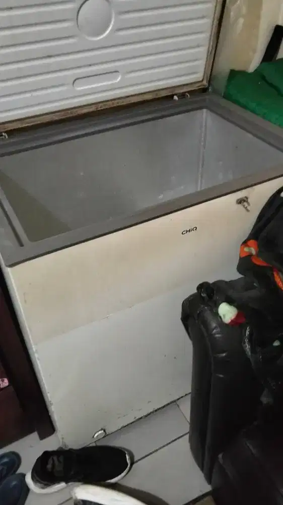 chest freezer (freezer bukaan atas) merek ChiQ