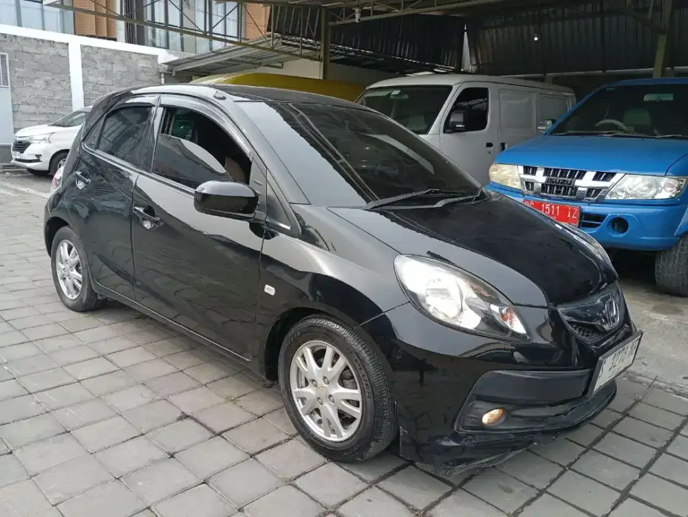 brio e 1.3 cbu 2013 metic warna hitam