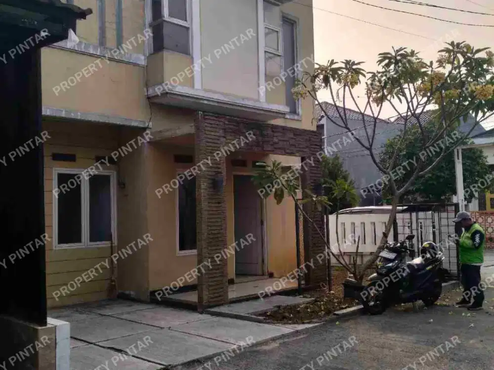 DI JUAL RUMAH BESAR 2 LANTAI DI DALAM KOMPLEK PERUMAHAN AKSES JALAN BESAR DI CILANGKAP JAKTIM