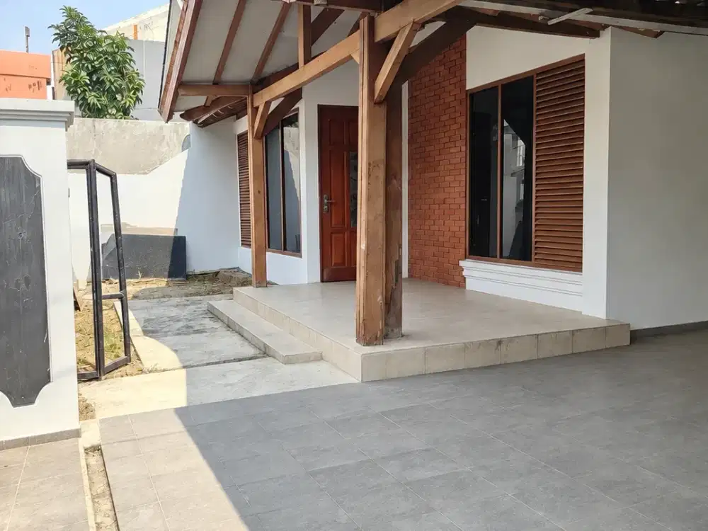 dijual rumah lama terawat di turangga lokasi strategis