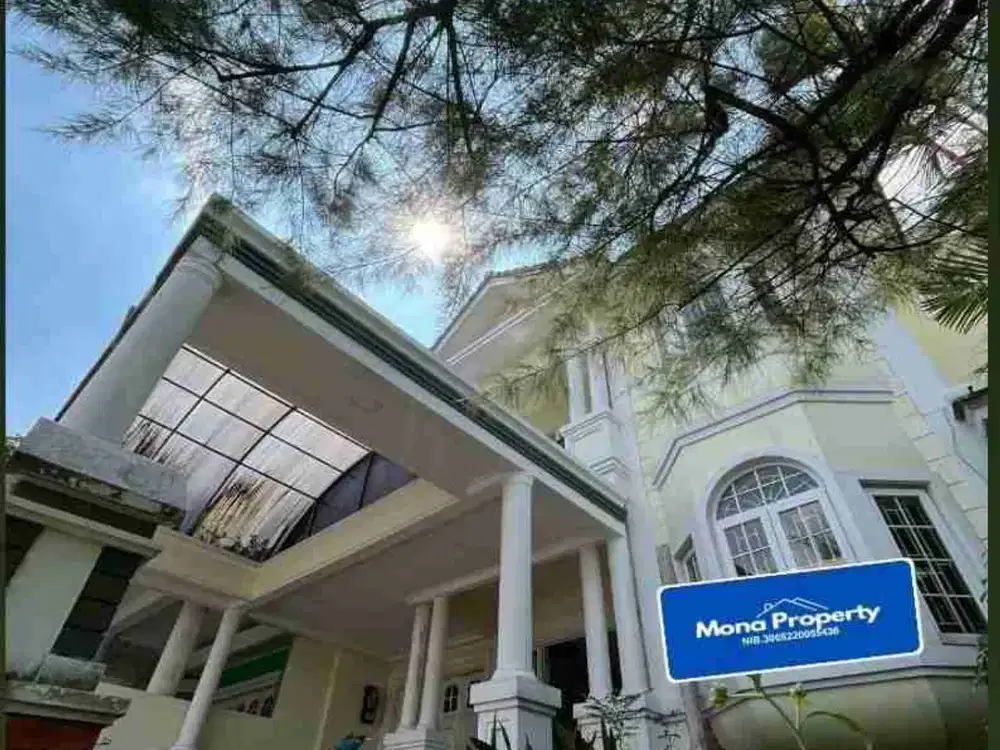 Jual Rumah Tanah Luas Ada Kolam Renang Pribadi - Kota Wisata Cibubur