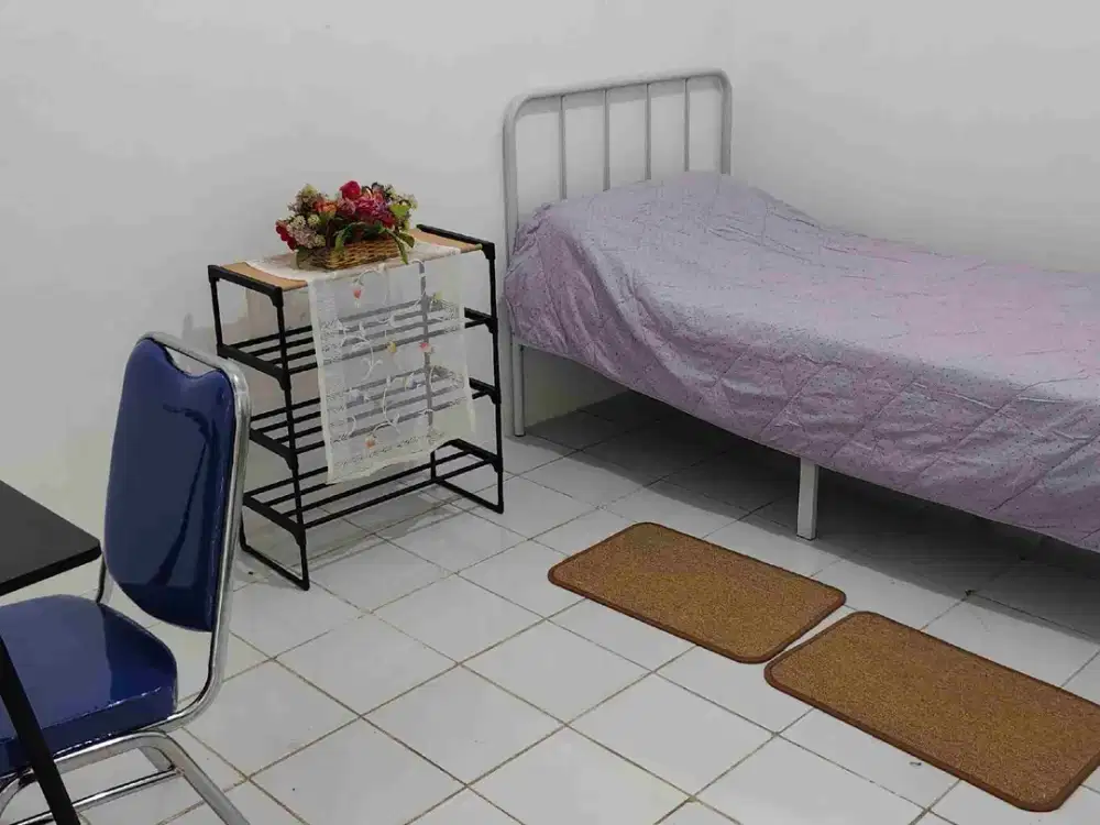 DISEWAKAN KOST UNTUK PUTRI , BANGUNAN BARU FULL FURNISHED., LOKASI SANGAT STRATEGIS DI JALAN MARGASATWA RAYA (DEPAN ANDARA) JAKARTA SELATAN