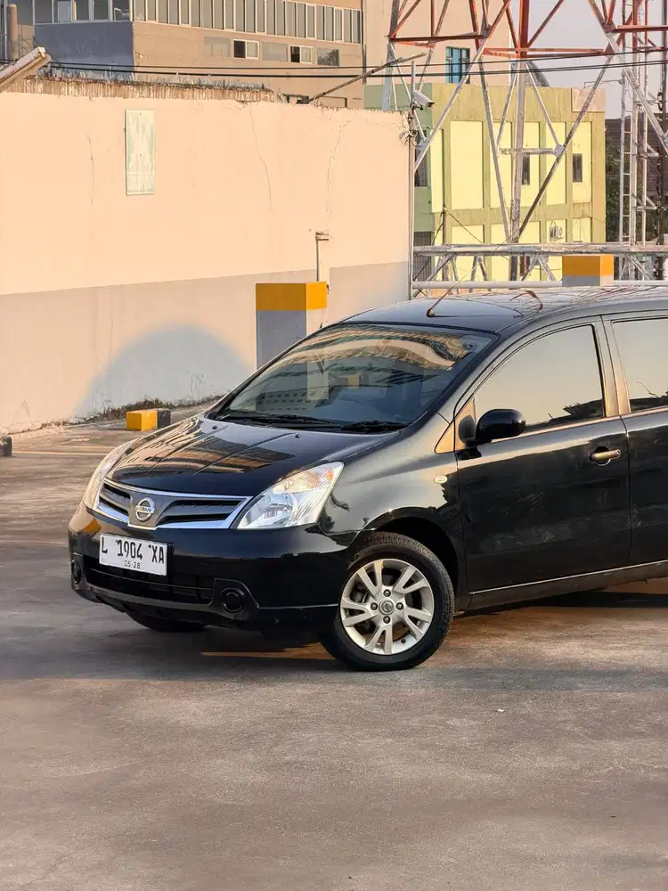 Nissan Grand Livina SV AT KM 7500!!!