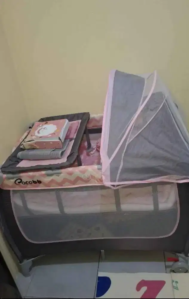 Box Tidur Bayi Warna pink dan abu