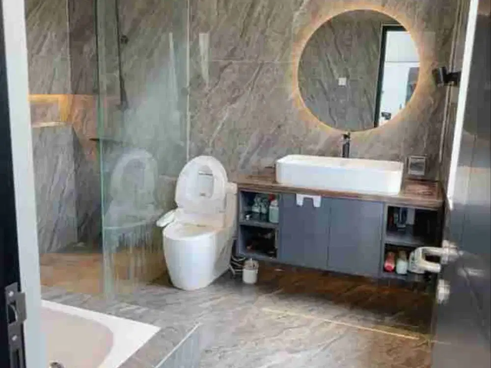 villa lingkungan perumahan penorama premium persis di samping balai kota batu sangat dekat ke semua wisata favorit. bonus furniture