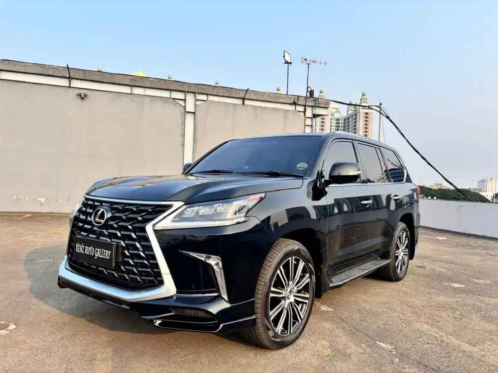 Lexus LX570 5.7L  2018

NIK 2018
Black on Black Interior
ODO 49rb KM
P