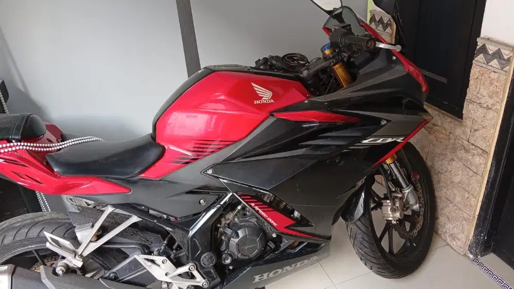 Motor cbr warna merah 2021 tangan pertama surat lengkap mesin normal