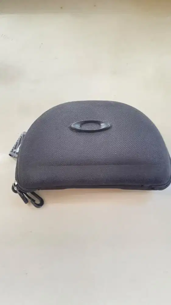 Kaca mata merk Oakley 1 set